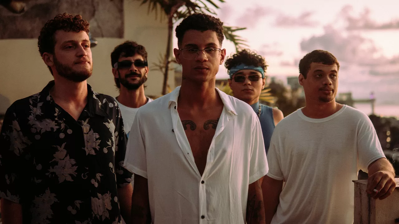 In their latest single, Maré Vazia seeks to provoke reflections on human aspirations for redemption and balance.