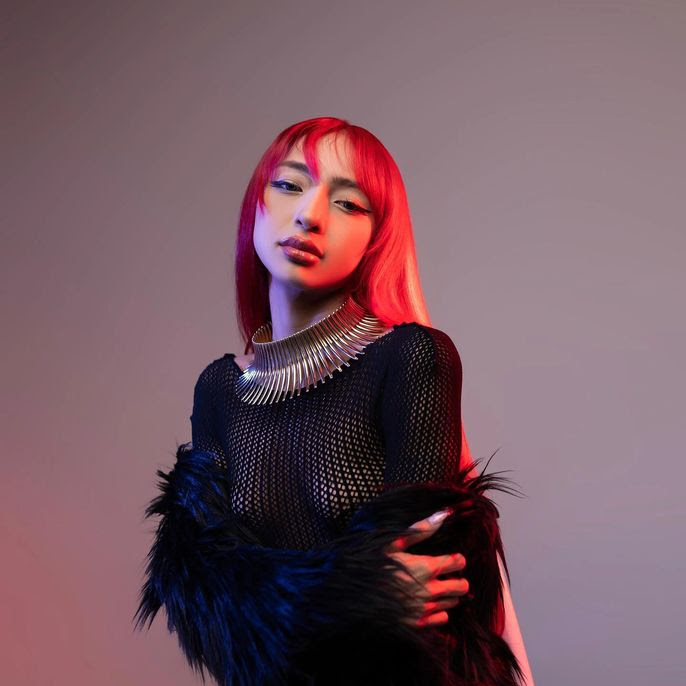 Phenomenon on the web, the singer and influencer Ruivinha de Marte releases her new single ‘Bloqueia o Coração