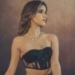 Julia Wheaton releases a song blending Bossa Nova, R&B, and Pop