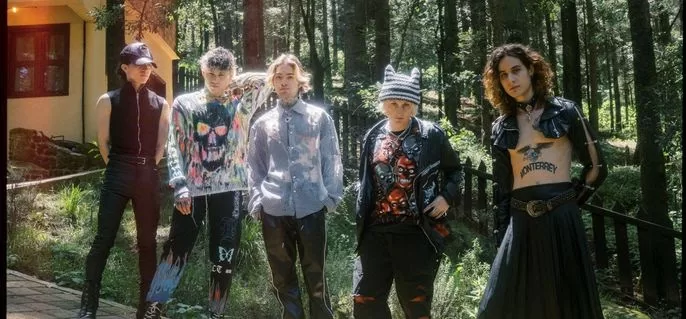 Love Ghost teams up with Whiplash on the pop-punk anthem ‘LEFT ON READ’