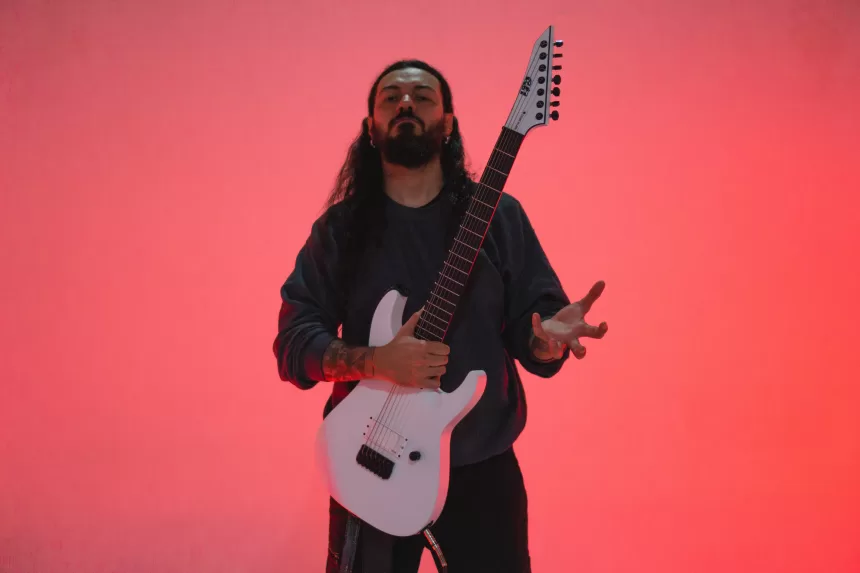 ESHTADUR’s New Guitar Playthrough Unleashes The Wisdom of “Fire Above Mountain Below”