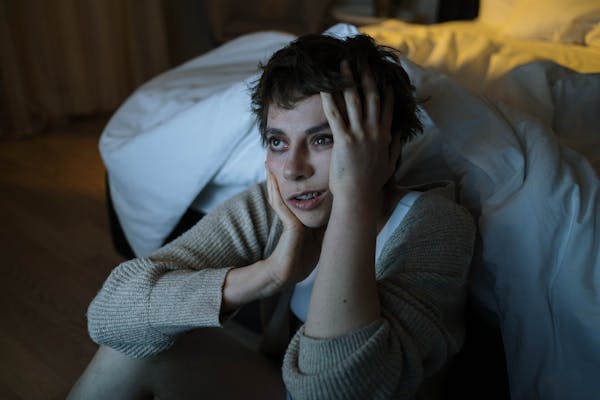 What happens in your body when you sleep less than 7 hours a night