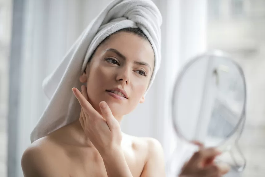 Facial massage with Gua Sha for a perfect complexion